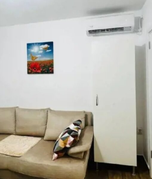 1 Decembrie Metrou, 4/10